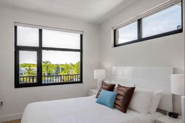 Building Photo - 365 Terhune Rd