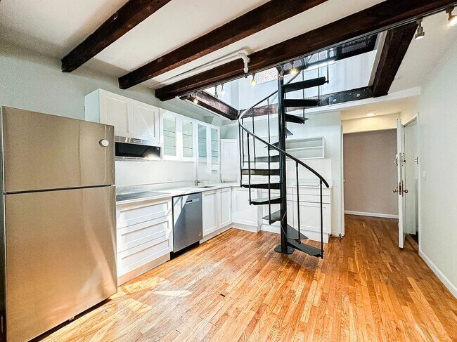 Building Photo - 34 E 20th St