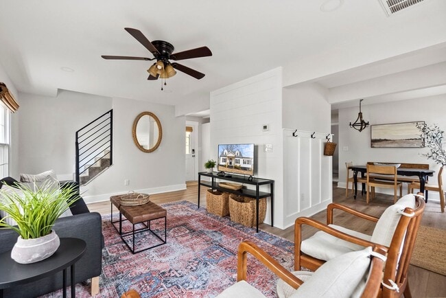 Building Photo - FULLY FURNISHED!