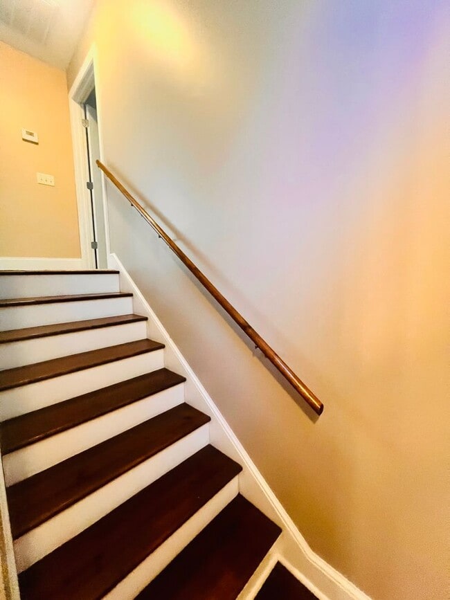 Building Photo - Tucked Away 3 Bedroom Gem on Private Road ...