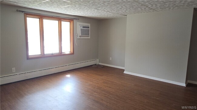 Building Photo - 525 Huxley Dr