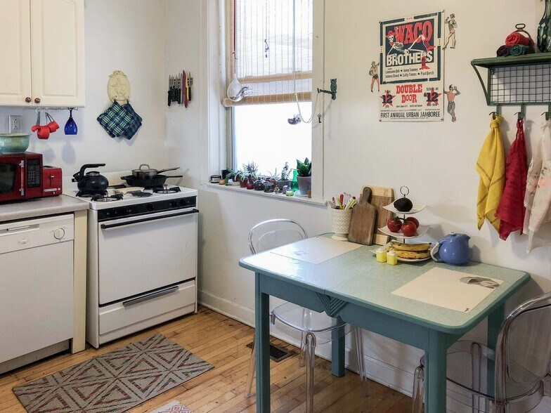 Building Photo - 4826 N Wolcott Ave