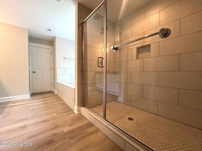 Building Photo - 404 Endicott Ct