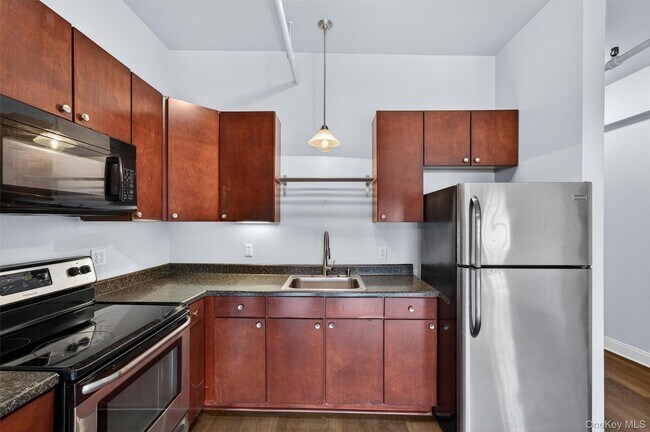 Building Photo - 23 W Main St