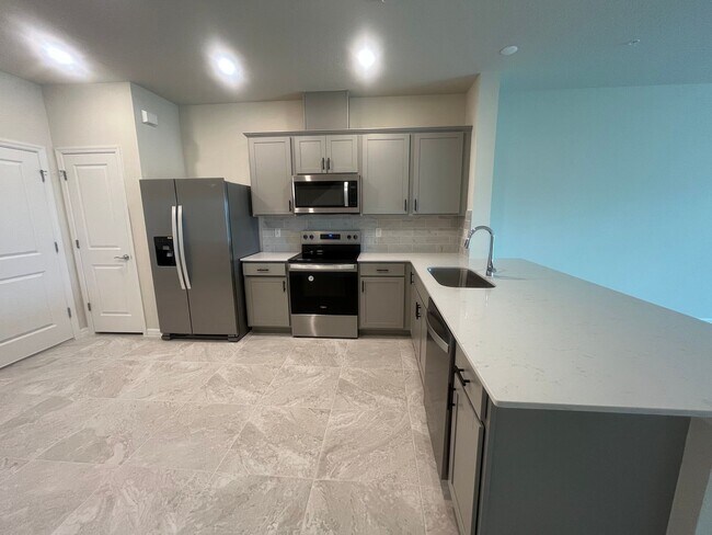 Building Photo - 3 bedroom 2.5 bathroom