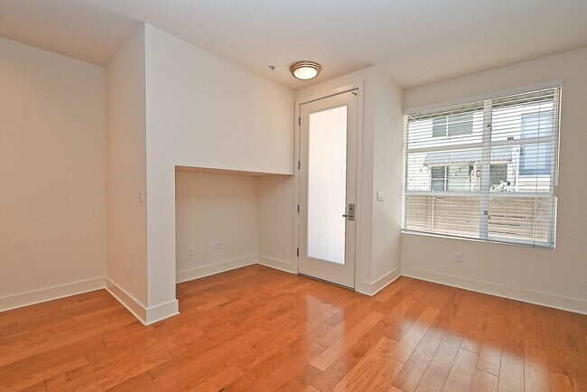 Building Photo - 1 E Julian St