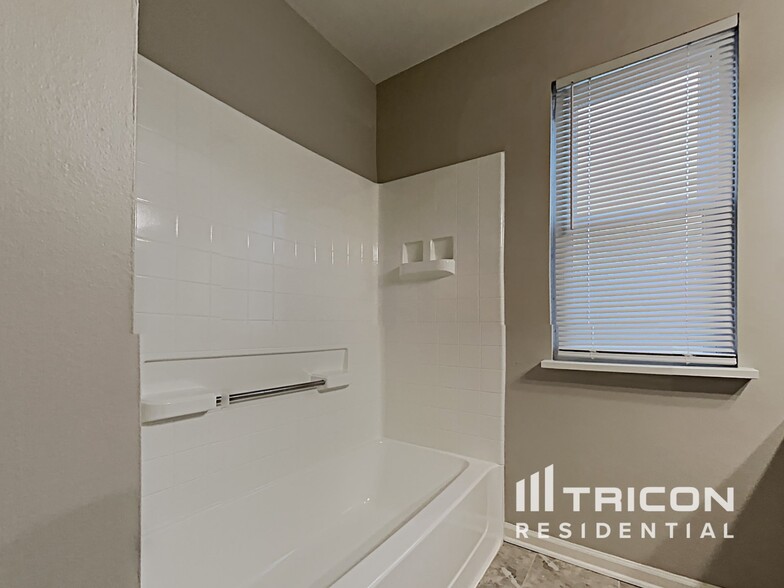 Building Photo - 7461 Camberwood Dr