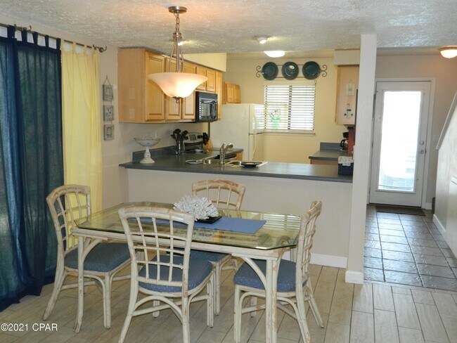 Building Photo - 7437 Beach Dr