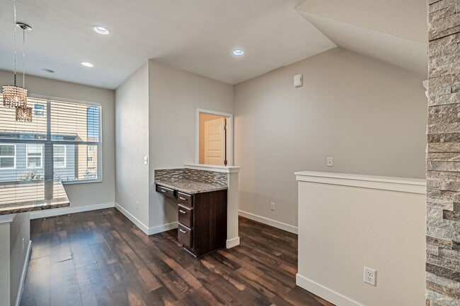 Building Photo - Modern 2BD, 2.5BA Broomfield Townhome with...
