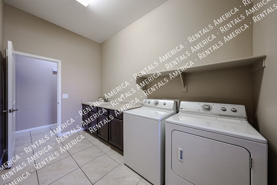 Building Photo - 20856 E Arroyo Verde Dr