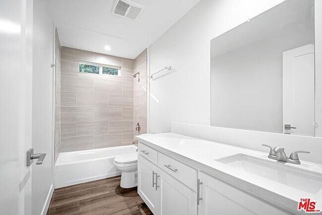 Building Photo - Saticoy Villas