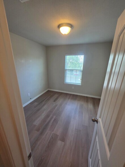 Building Photo - 1336 Glen Garden Dr