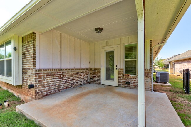 Building Photo - 5804 Campbell Creek Dr