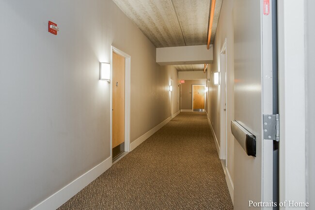 Building Photo - 647 Metropolitan Way