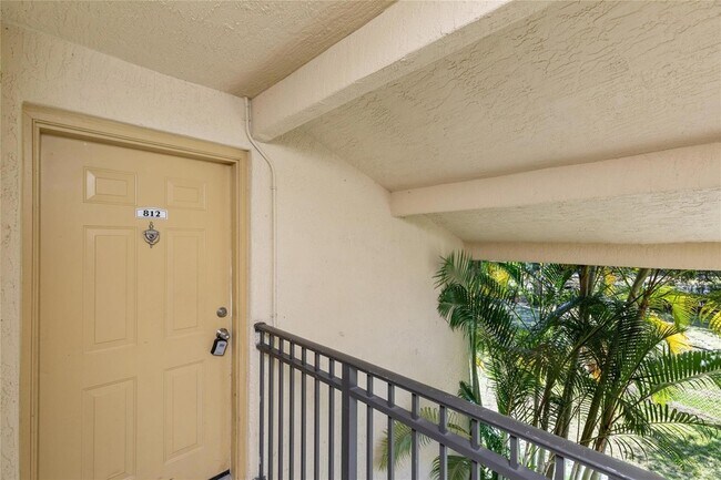 Building Photo - 1237 SW 46th Ave