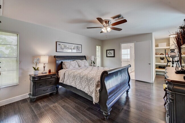 Building Photo - 6833 Bianchini Cir