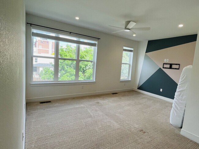 Building Photo - 3BD, 3.5BA West Wash Park Townhome with 2-Car Garage