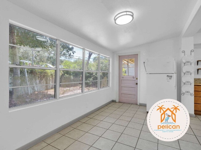 Building Photo - Rental Home in Desirable Navy Point Area