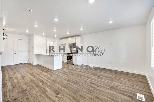Building Photo - 880 N Herman Dr