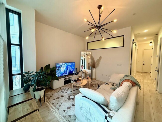 Building Photo - 800 Embassy Dr