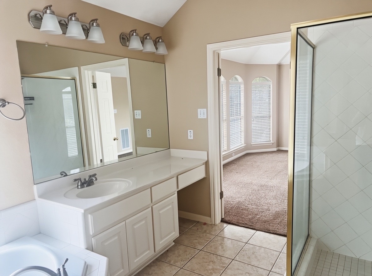 Master Bath 2 Vanitys - 15201 Calaveras Dr