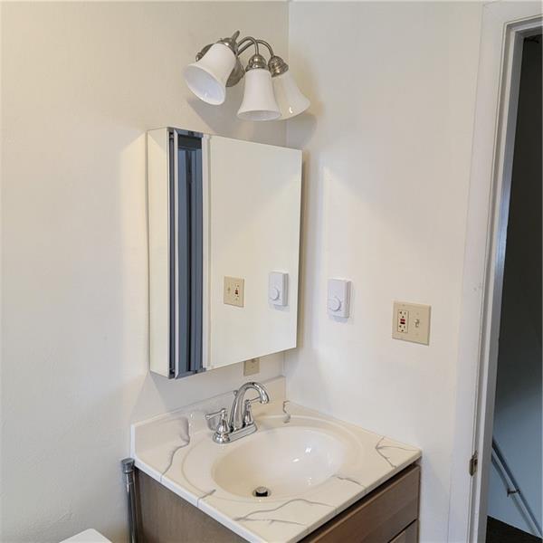 Building Photo - 890 Monaca Rd