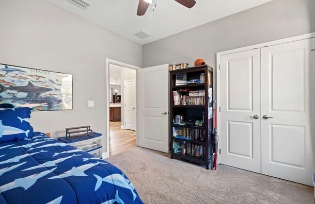 Building Photo - Solar-Powered 4BR Home Near Eglin & Hurlburt AFB– Fort Walton Beach!