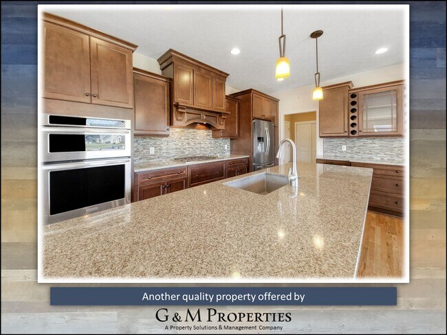 Building Photo - Rarely Available - Large Executive Rental ...