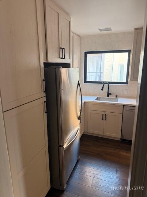 Building Photo - 89 Roosevelt Way