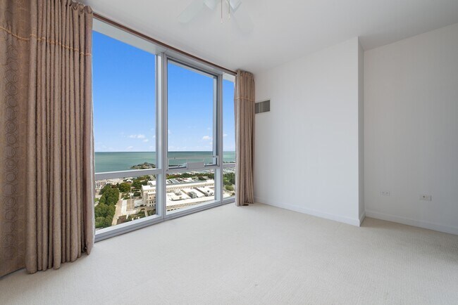 Building Photo - 1211 S Prairie Ave