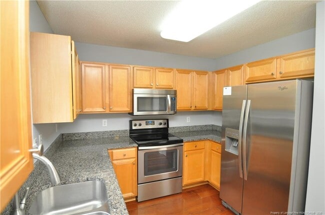 Building Photo - 806 Brickstone Dr