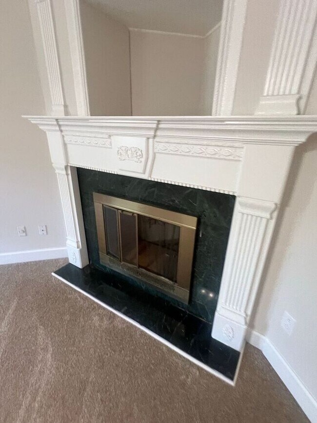 Building Photo - READY NOW!!! 2 bedroom townhouse available in Lawrenceville!