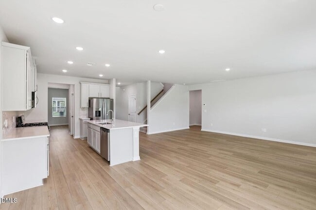 Building Photo - 693 White Birch Ln