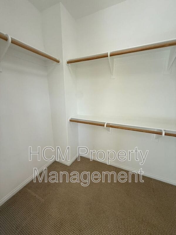 Building Photo - 105 Gemstone