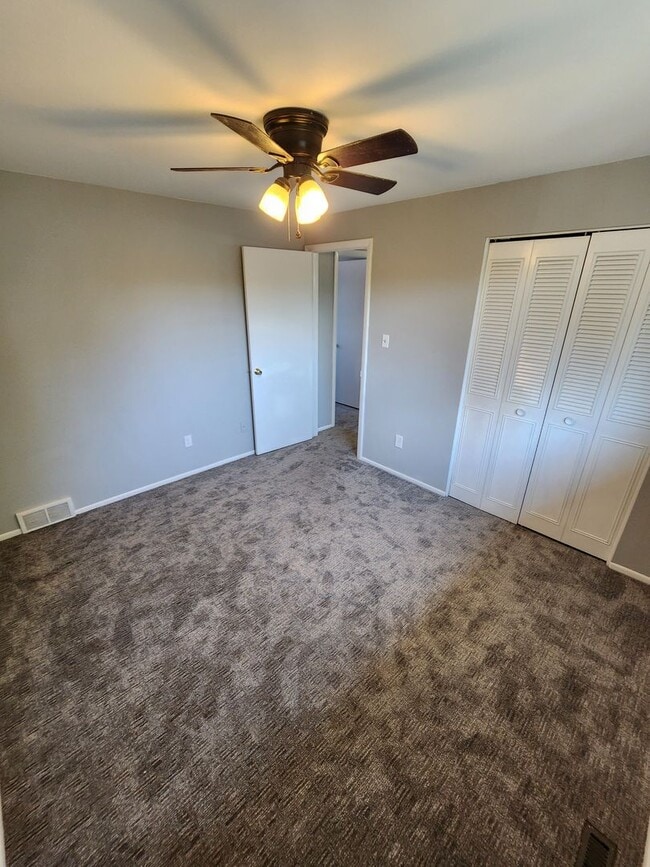Building Photo - Beautiful Townhome