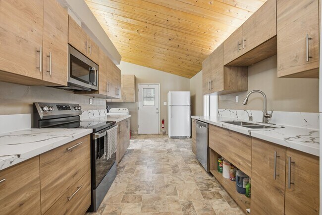 Building Photo - 5231 Remington Rd
