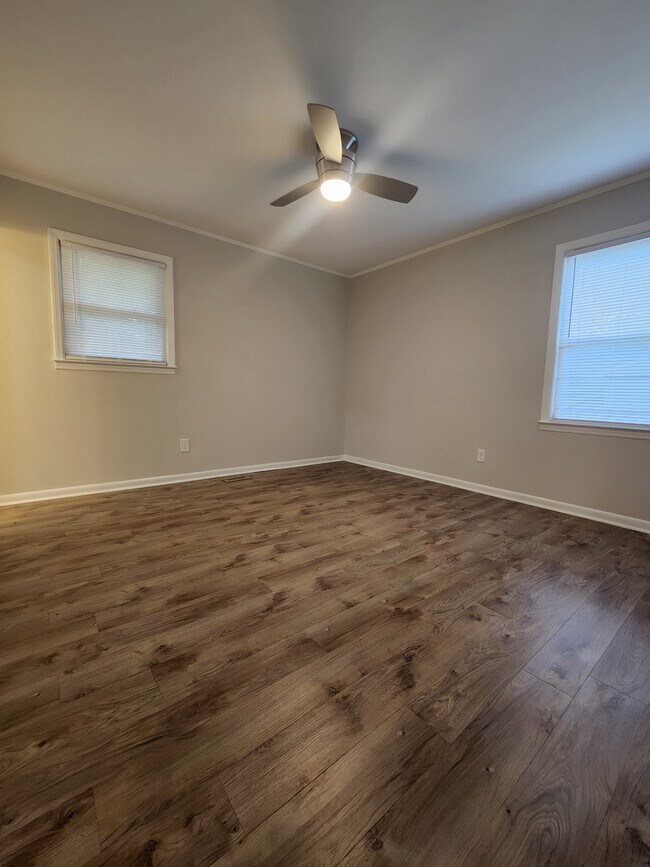 Master Bedroom - 108 Oak Park Dr