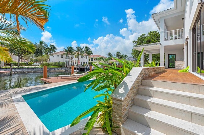 Building Photo - 850 Washington St