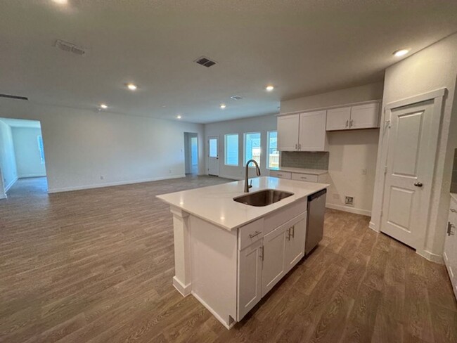 Building Photo - BRAND NEW 5 BR / 3 BA + Study - 2594 SF - ...