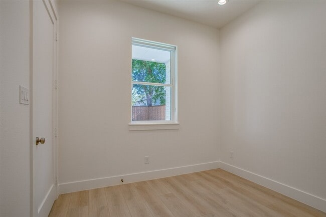 Building Photo - 424 N Denver St