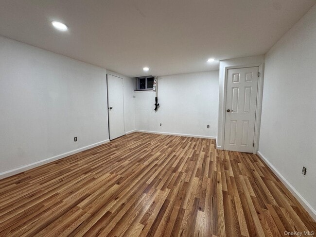 Building Photo - 1245 Rhinelander Ave