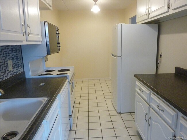 Building Photo - 35 Park Ave