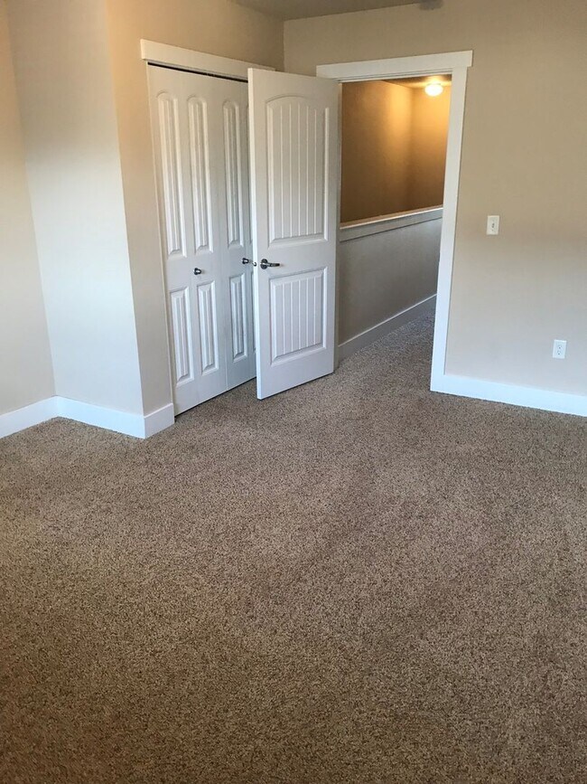 Building Photo - 9851 W Rosecroft Ct