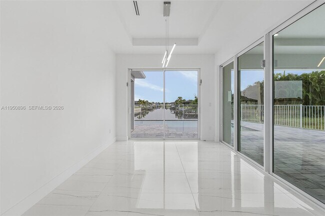 Building Photo - 2207 SW 32nd St