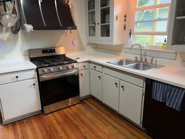 Building Photo - 1419 Kipling St