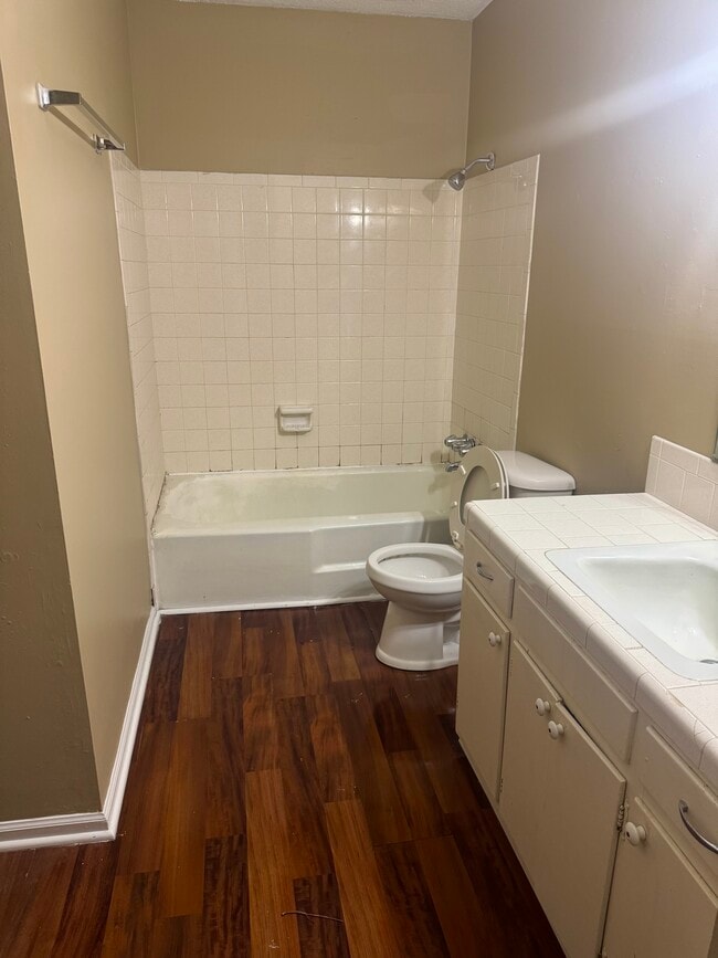 Building Photo - 1140 Crewdson Dr