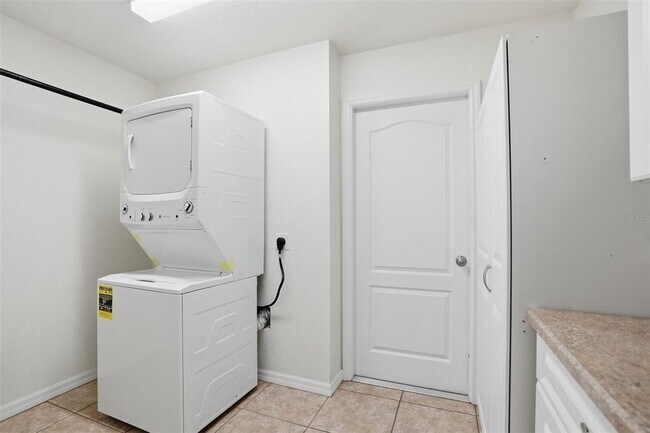 Building Photo - 3631 Celebration Dr