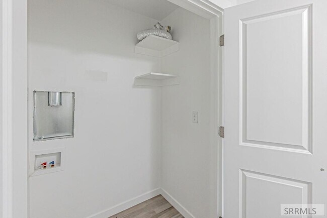 Building Photo - 564 Trails End