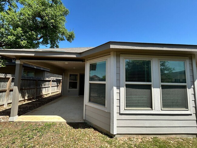 Building Photo - Contemporary 4-bedroom, 3-bathroom