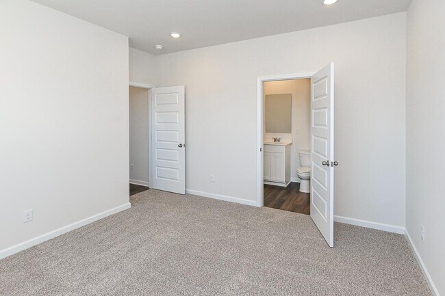 Building Photo - 103 Betty Garrett Dr